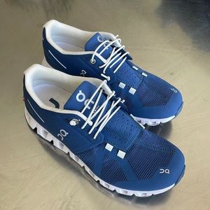 ON CLOUD 5, women’s size 6.5